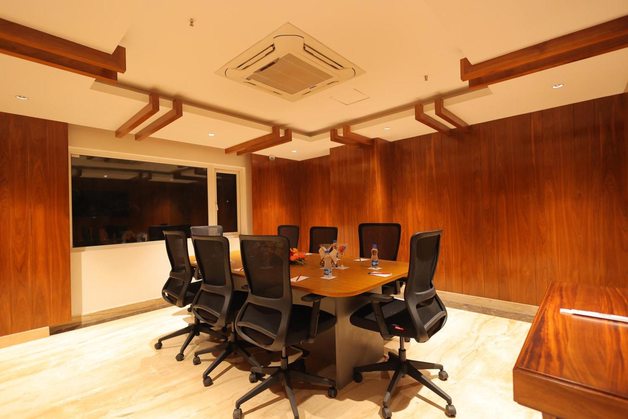 Icon Grand Hotel By Bhagini Bangalore Exterior foto