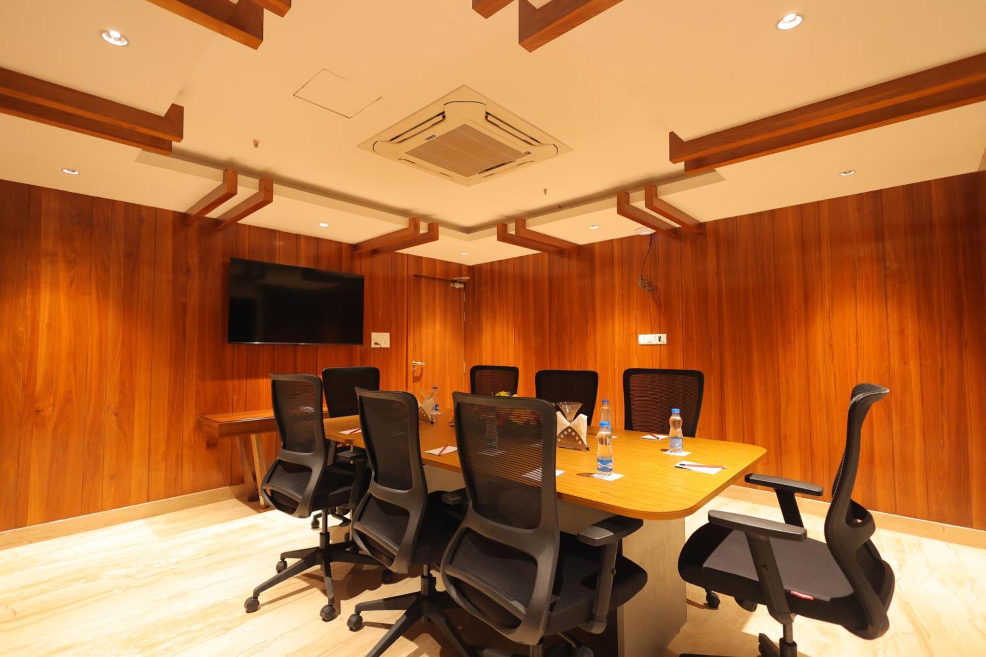 Icon Grand Hotel By Bhagini Bangalore Exterior foto