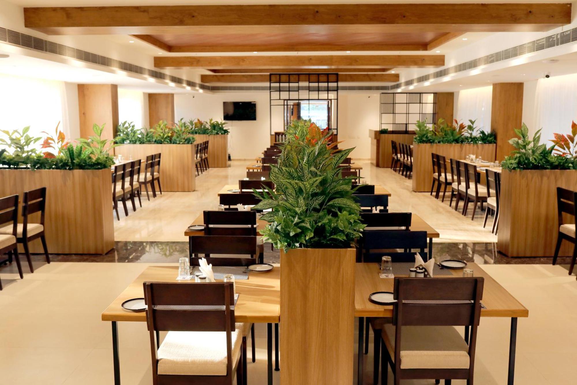 Icon Grand Hotel By Bhagini Bangalore Exterior foto