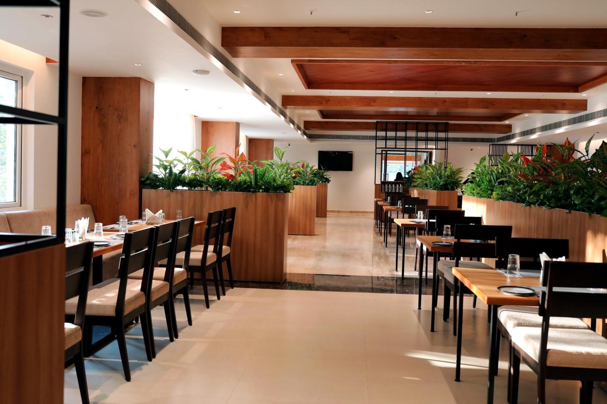Icon Grand Hotel By Bhagini Bangalore Exterior foto