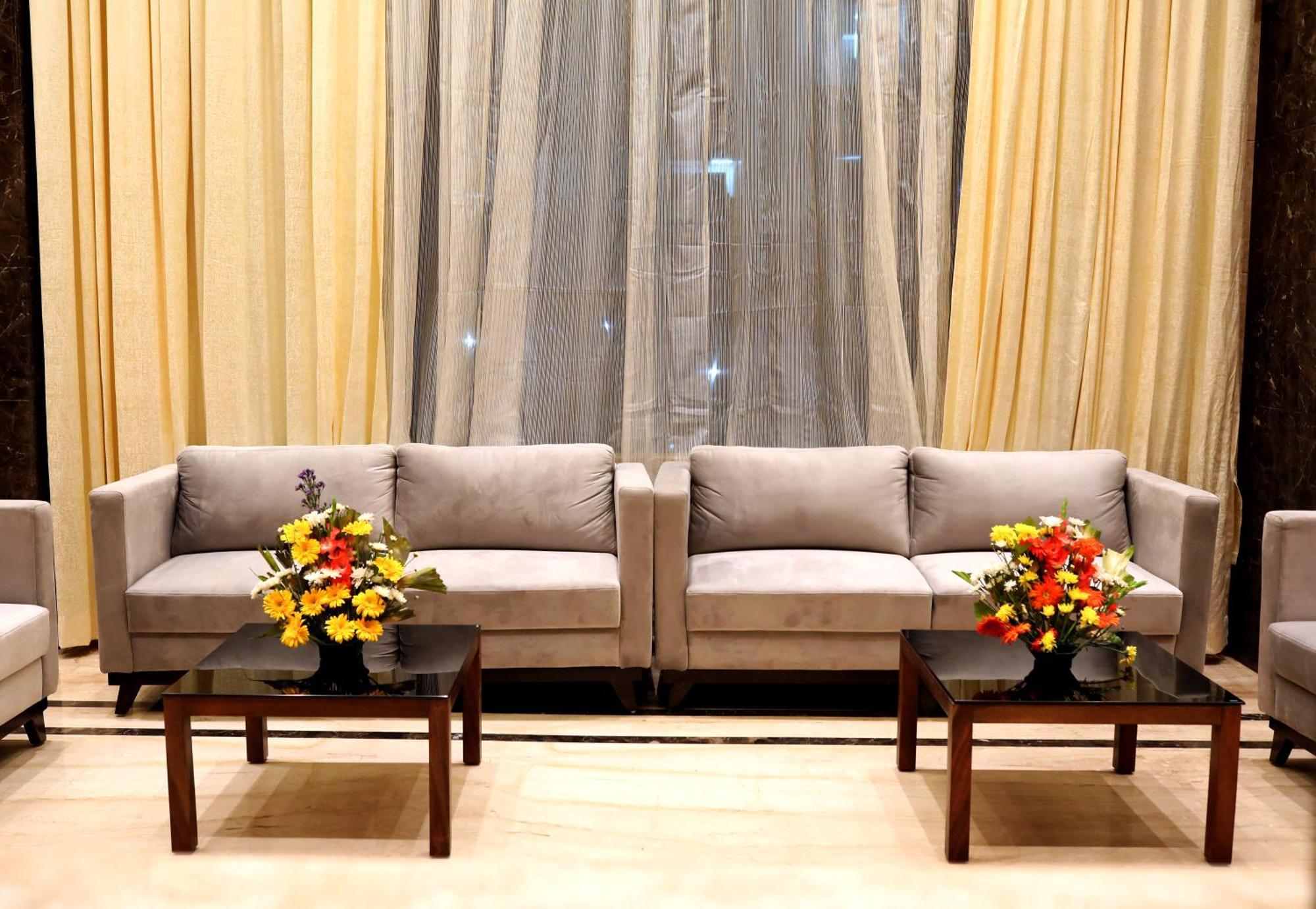 Icon Grand Hotel By Bhagini Bangalore Exterior foto