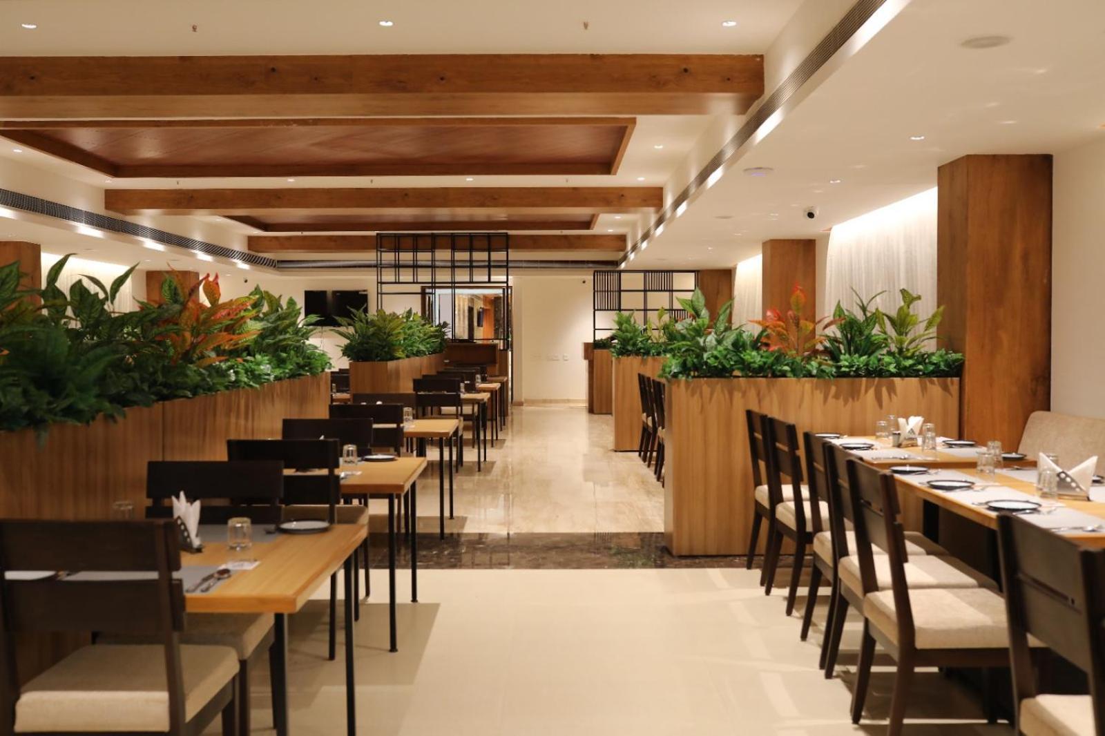 Icon Grand Hotel By Bhagini Bangalore Exterior foto